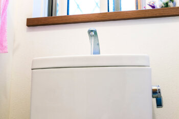 トイレがチョロチョロ水漏れして止まらない！原因の特定と自分で出来る修理方法