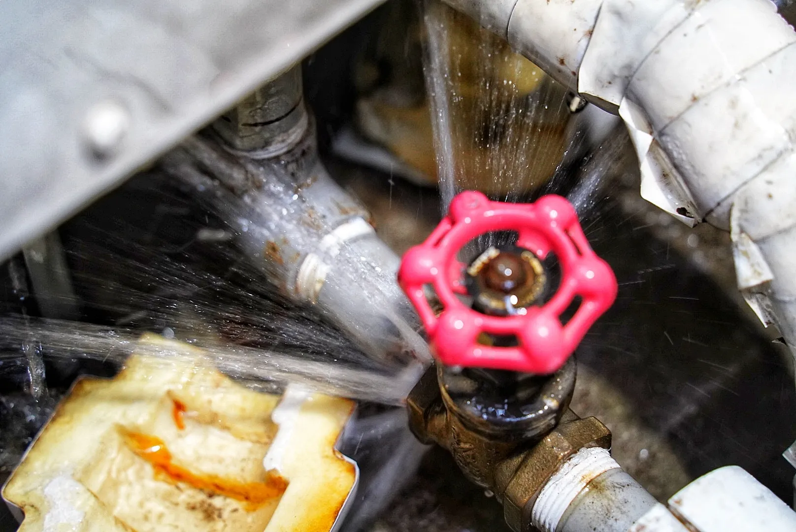 水道管の水漏れ原因